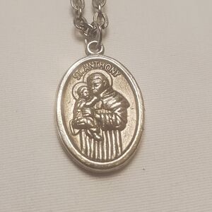 Saint Anthony Medal Silver Tone 1 Inch Pendant With A 22 Inch Silver Tone Chain